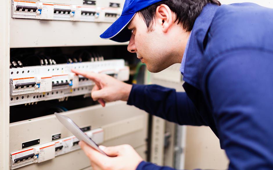 cherche électricien Paris 8